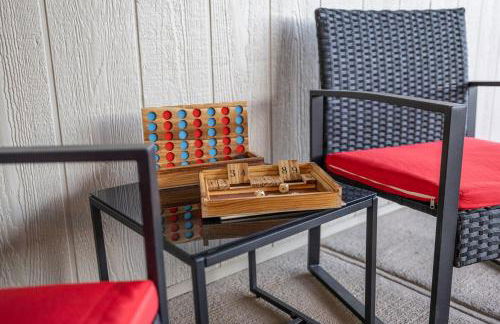 Fireside Haven - Hot Tub & Downtown Walkable - Foto 28