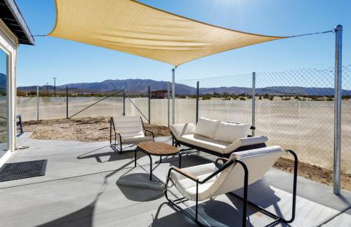 Mid-Century Magic with Mountain Views - Photo 3