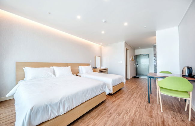 JnB Family Hotel - Photo 8