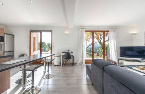 LB Vacation Rentals I Quiet Large 3-Bedroom Apartment with Terrace, Garden & Incredible Mountain View - Foto 11