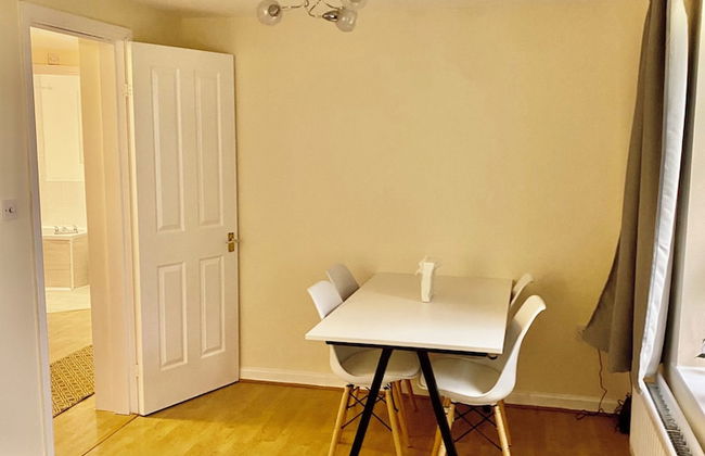 Impeccable 2-bed Apartment in London - Foto 33