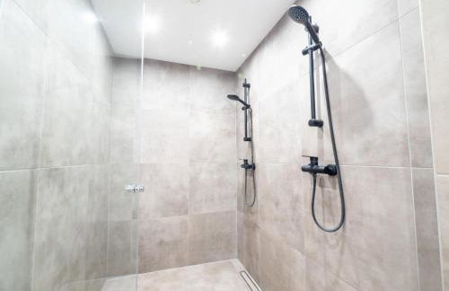 Monteurwohnung-in-Villa-8-Betten-WLAN-TV-Einbaukueche-Ahrensburg-Zentrum-Naehe-Hamburg-AGRP1201 - Photo 17