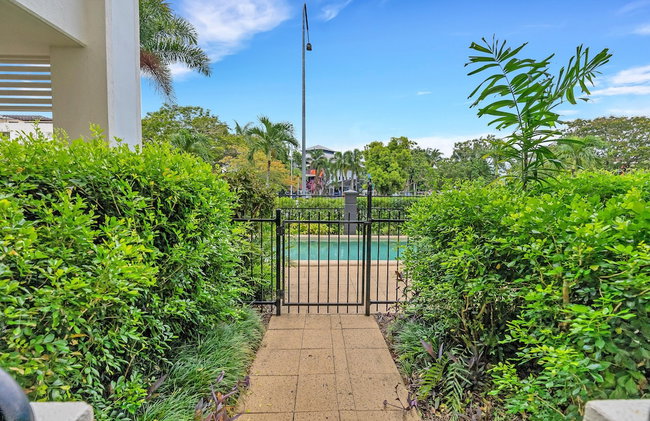 Spacious 3-beds w Direct Access to Pool - Photo 13