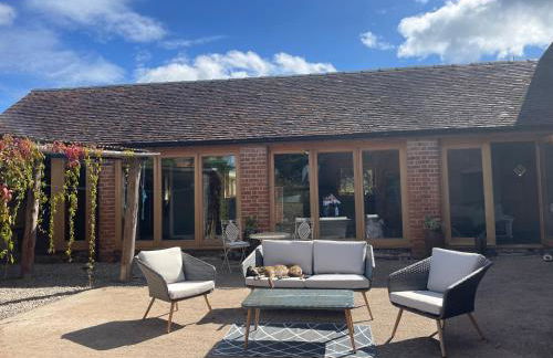 Stunning rural Barn Conversion - Photo 4