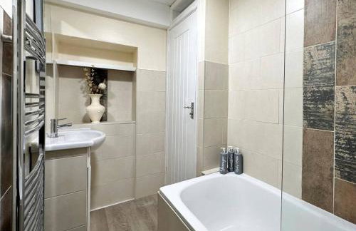 Fabulous Fiery Flat w body shower - Tylorstown - Foto 10