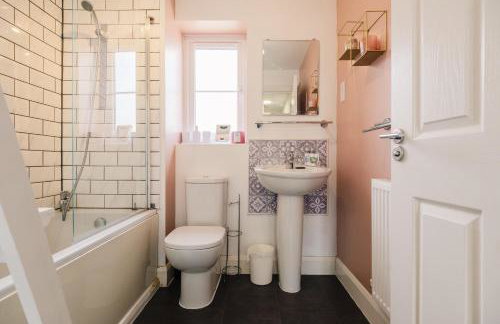 Beautiful 3 Bedroom Home Near Worcester - Photo 49