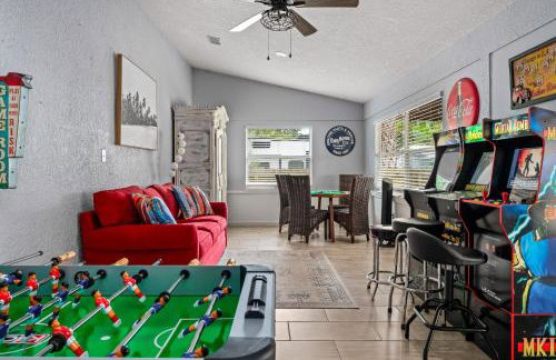 Tropical Oasis- Pickleball, Pool, Hot Tub- 15 min to beach - Photo 68