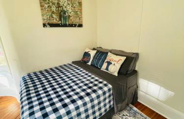 3BR 1BA Near Train Station Monthly Deal - Foto 10