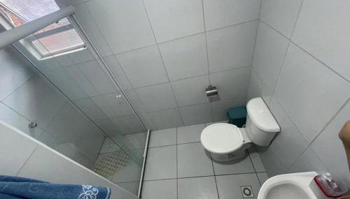 Casa Confortável com duas vagas de garagem e ótima localização - Foto 4