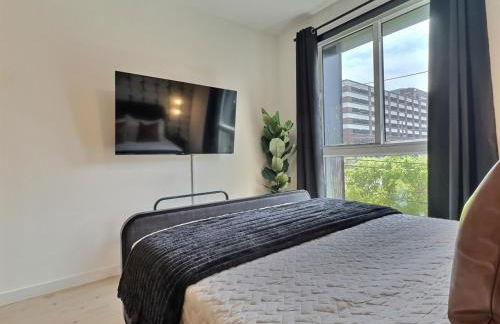 Cozy Downtown Spot, Gym, 5 min to Hospital) for field - Foto 40