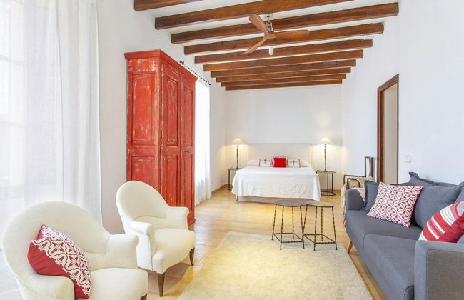 Stunning Farmhouse With Private Pool - Photo 13