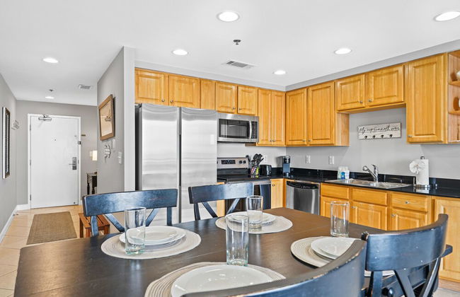 Splash Beach Resort by Book That Condo - Photo 34