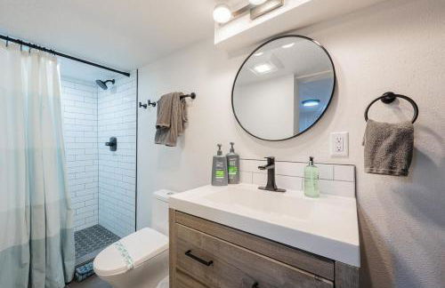 Beachside Bliss -Unit 1 - Walk to Ocean & Restaurants - Foto 11