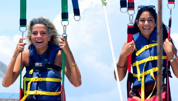 Deux femmes sur le point de voler à Ocean City