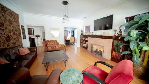 Bootlegger House Sleeps 10-20 Free TV & Parking - Foto 3