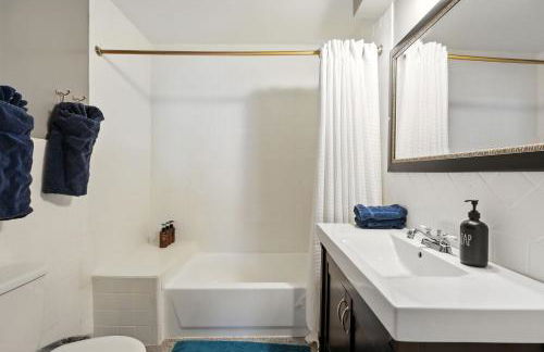 Stylish 4BR Getaway Sleeps 8 Prime Raleigh Location - Foto 30