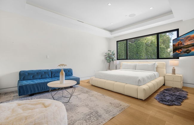 Zorada - Private Hollywood Hills Luxury With Endless Amenities and City Views - Photo 9