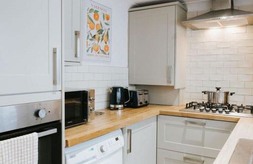 Central 3 Bed Home, Contractors, Garden, Fast WiFi, Smart TV - Foto 11