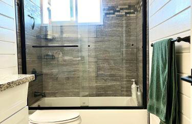 NEW cozy beautiful house with pool and hot tub - Foto 43