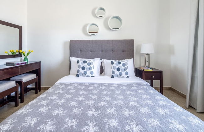 Outstanding 2BR in Serene JVT Neighborhood! - Photo 9