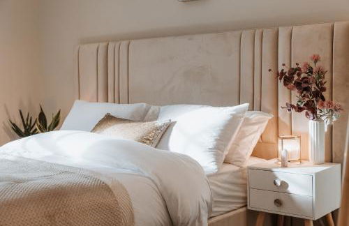 2 Bed Apartment Overlooking the Square Step Out to Shops & Dining - Foto 33