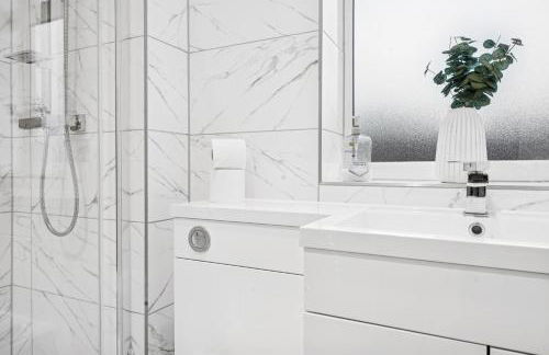 Bude Road Cosy and Modern Retreat Transport Link 4 BR By AltoLuxo Short Lets & Serviced Accommodation - Foto 7