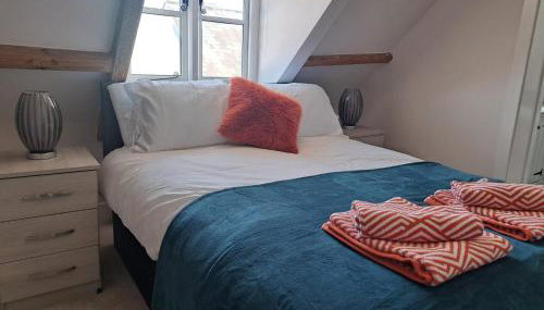 Captains House - Photo 3