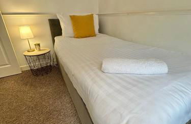 EasyRest Spalding - 4 Beds & Free Parking - Central & Modern Open Plan Apartment - Convenient Location - Foto 14