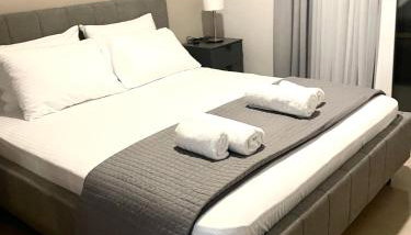 Atrium Apartment - Photo 5