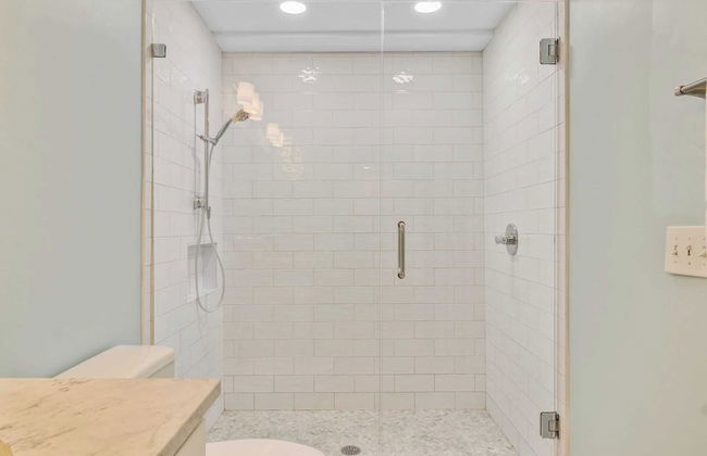 Lighthouse by Avantstay Beachfront View Home w/ Pool Table & Ping Pong - Foto 47