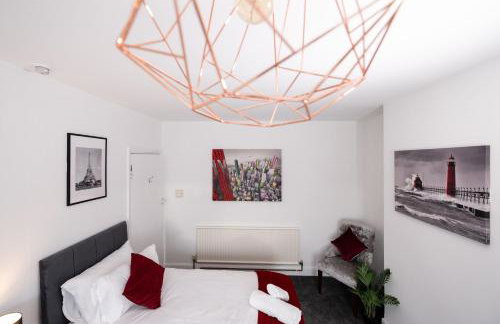 Stylish 4BR House, Sleeps 7, High-Speed Wi-Fi, Long Stay Friendly - Foto 62