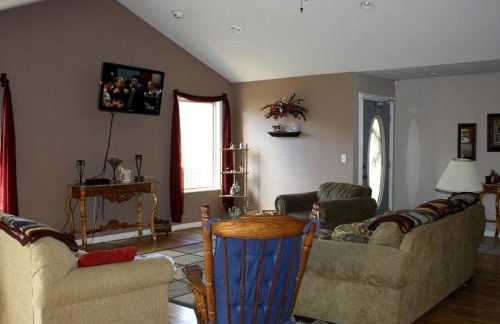 Secluded Family Getaway with Stunning Mountain Views near Pigeon Forge, Tennessee - Photo 3