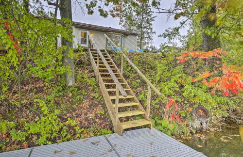 Birchwood Cottage with Red Cedar Lake Access! - Foto 26