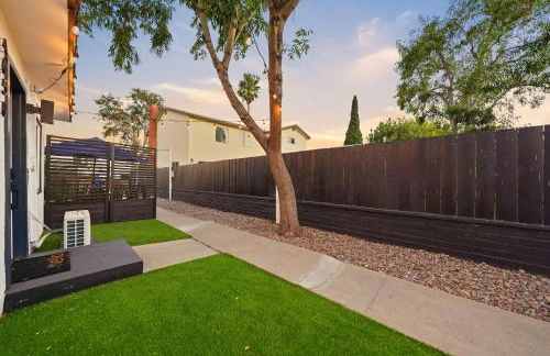 Explore North Park Chic 2br with Fire Pit Sleeps 6 - Foto 42