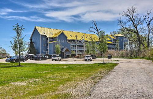 Cozy Lakefront Middle Bass Retreat with Balcony - Foto 23