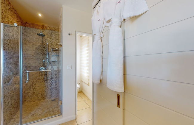 Bon Azur Beachfront Suites & Penthouses with LOV - Photo 46