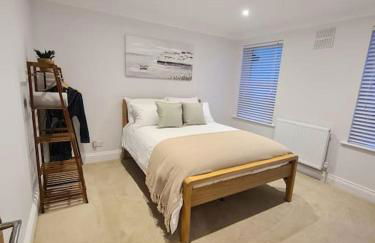 Luxury, Spacious 3 Bedroom, Beachfront Apt with Parking & Courtyard - Shoreside - Foto 7