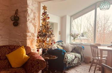 Lofthouse - secluded quirky cottage with sea views! - Photo 16