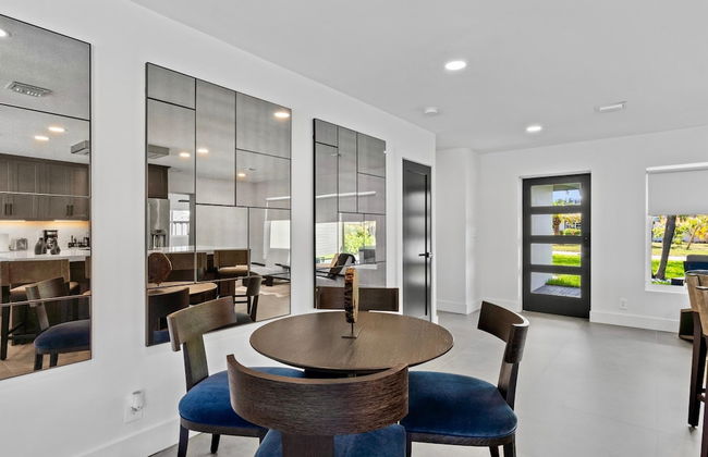 Stunning Poolside Luxury Retreat - Foto 22