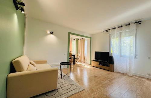 Golfe-Juan Gem, Pool & Beach - Photo 1