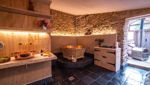 Large Country Cottage, Sleeps 8 - Spa Facilities, Garden Bar, Catering Services, Free Parking, Nature Reserve, Hen Parties - Foto 3
