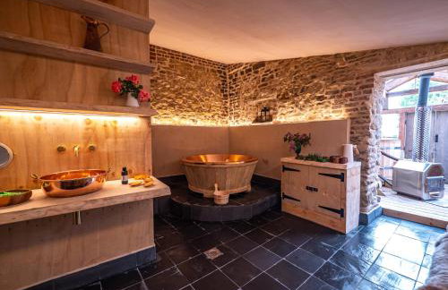 Large Country Cottage, Sleeps 8 - Spa Facilities, Garden Bar, Catering Services, Free Parking, Nature Reserve, Hen Parties - Foto 3