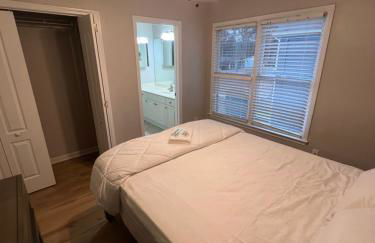 Spacious Gorgeous 3bd home with large deck Close to EVERYTHING - Foto 19