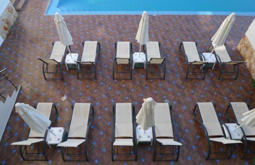 Theros Hotel - Photo 18