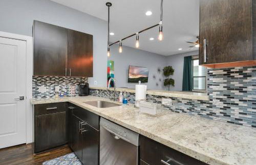 Skyline Views - Sleeps 10 Home Near Downtown - Photo 14