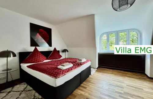 Luxus Ferienhaus Villa EMG München in Moosburg mit Pool, SPA, Kamin, Wald, See für Familien Gruppen bis 24 Personen - Foto 5