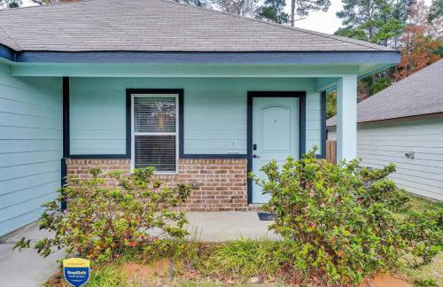 Lake Conroe Family Retreat BBQ, Games, and Boating - Photo 3