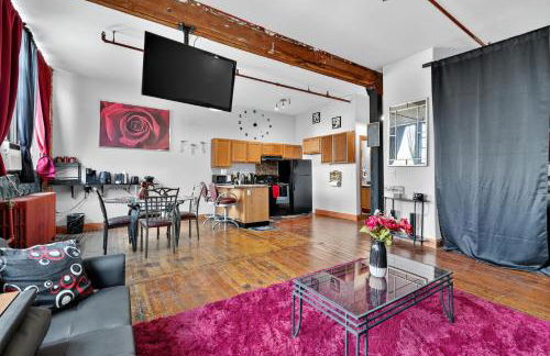 Beautiful 'Rose Themed' Loft Near Downtown Detroit apts - Foto 12