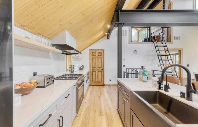 Lake View, Firepit, Game Room Remodeled Lake Tahoe Luxury Cabin by Avantstay - Foto 5