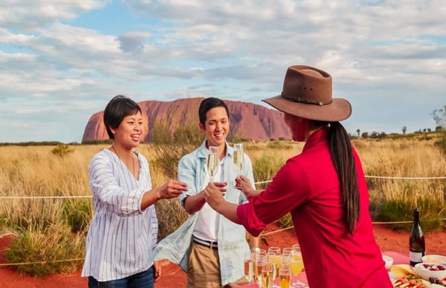 Uluru Sonnenuntergang mit Grillabendessen - Halbtagestour in kleiner Gruppe - Foto 6